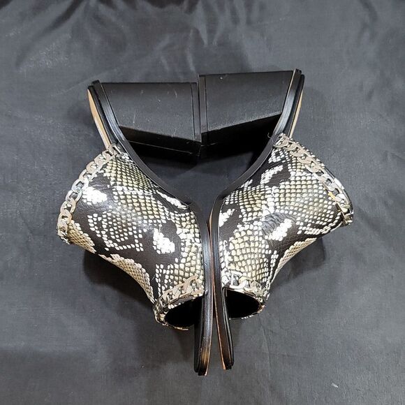 BRAND NEW SAKS FIFTH AVENUE COLLECTION LEATHER SANDALS - Picture 13 of 14